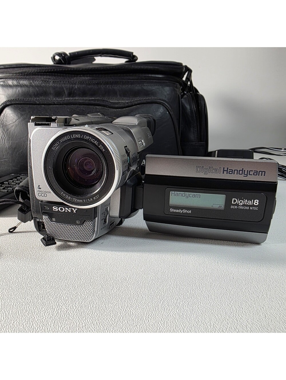 Sony Handycam DCR-TRV310 Camcorder Digital8 Hi8 8mm Video Camera Bundle